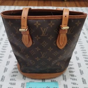 Louis Vuitton Bucket Monogram Shoulder Bag